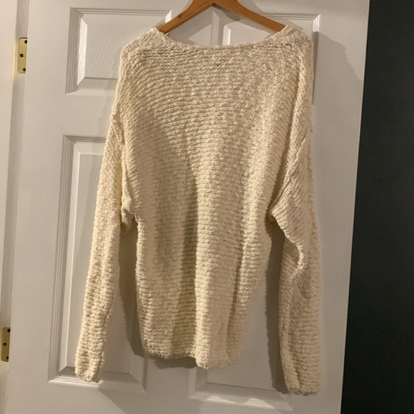 Womens universal thread cream color sweater - Picture 4 of 4